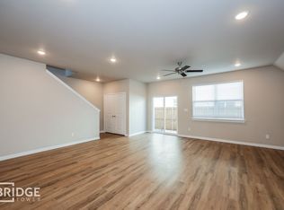 1208 Sunnyvale Ln, Burleson, TX 76028