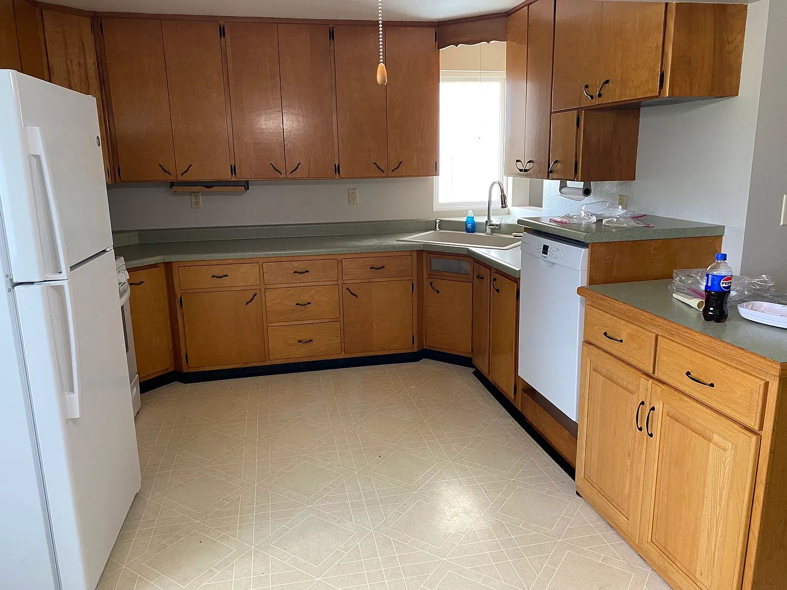 4 bed, 1933 sqft, $2,175 — Photo 2