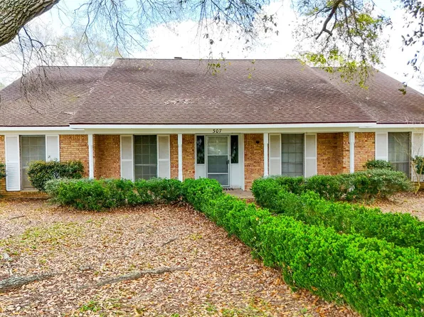 307 S Market St, Louise, TX 77455