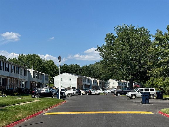 5th image of 633 Burlington Ct