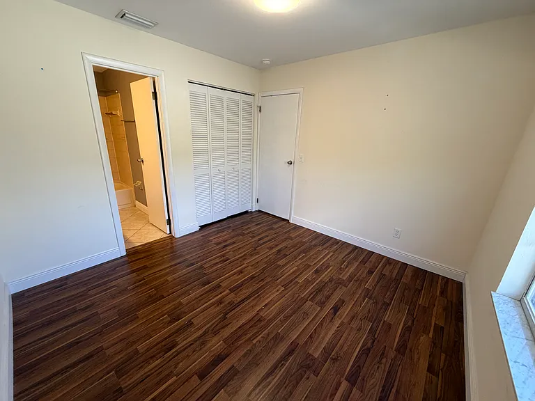 1005 SW 48th Ter #1 — Photo 14