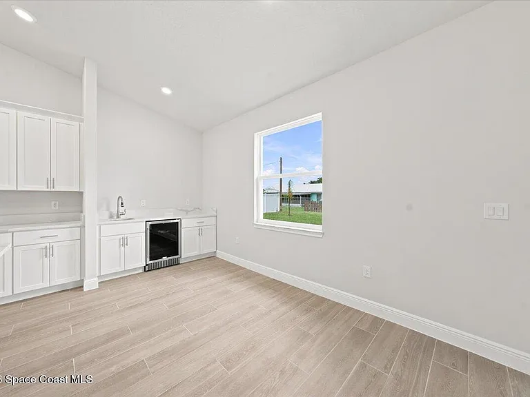 407 Cellini Ave NE — Photo 36