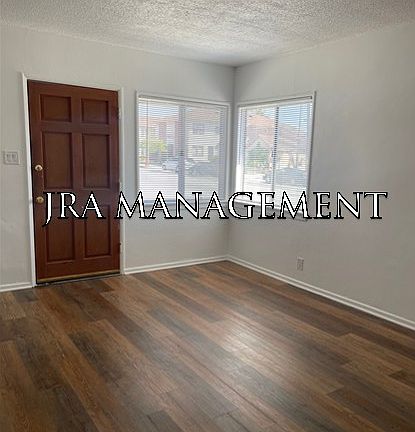 4th image of 3600 W 61st St