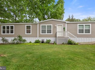 10 Cedar St, Manchester, PA 17345