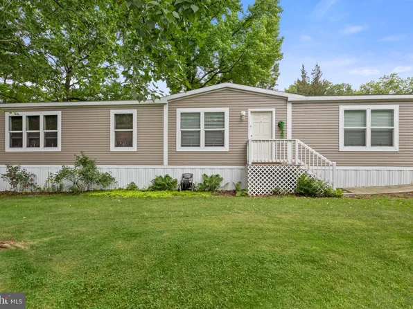 10 Cedar St, Manchester, PA 17345