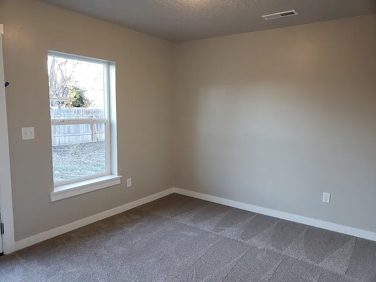 8728 W Northview St — Photo 6