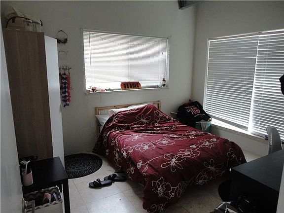 4th image of 210 E 32nd St #A