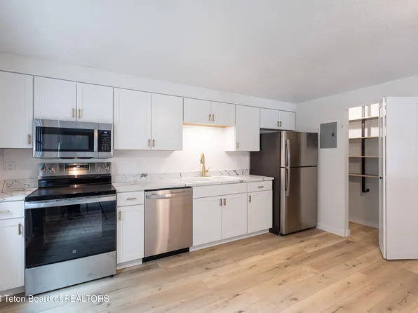 360 E Simpson Ave APT 20, Jackson, WY 83001
