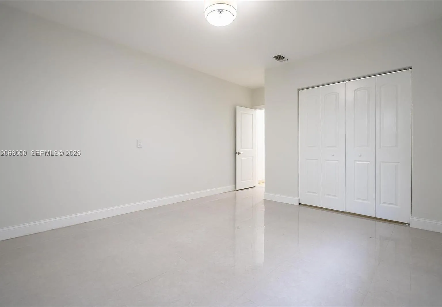 4 bed, 2782 sqft, $15,900 — Photo 4