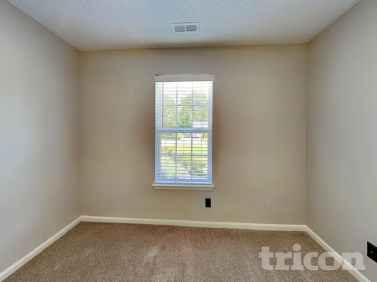 661 Rebecca Jane Dr — Photo 8