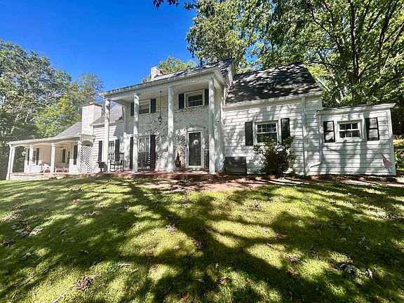 2nd image of 20 Chestnut Cir