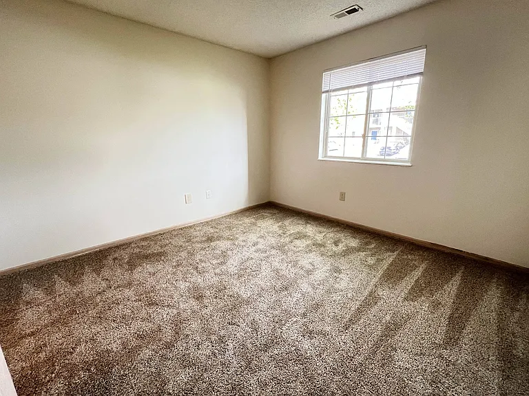Eagle Crest Apartments — Photo 52