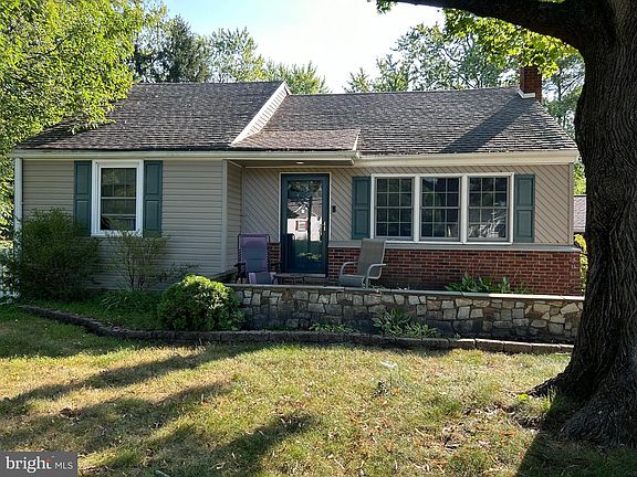 2nd image of 219 W Moreland Ave