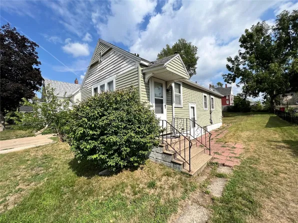 1743 E Ave Ne, Cedar Rapids, IA 52402