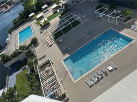 18071 Biscayne Blvd