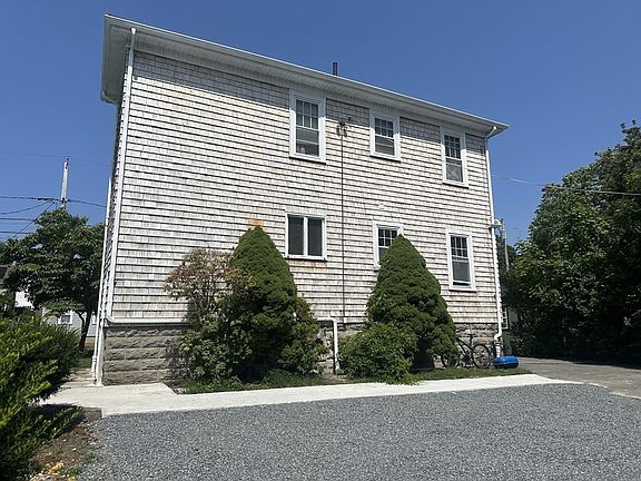 5th image of 435 Stetson St
