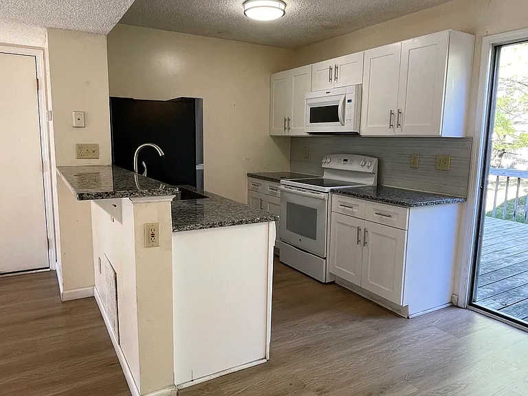 5171 Singleton Dr — Photo 7