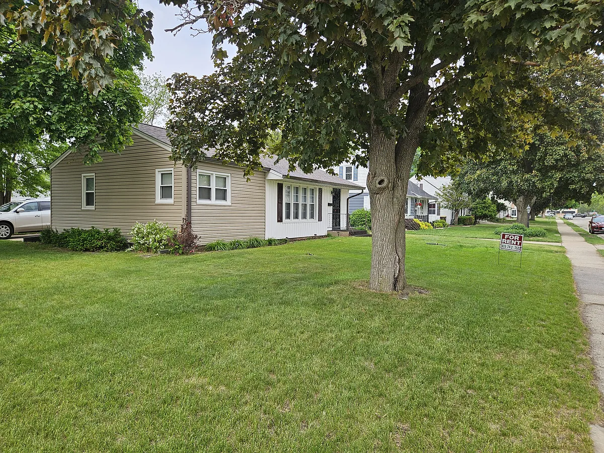 View from Hosmer and Pleasant Ave. - 320 Hosmer St