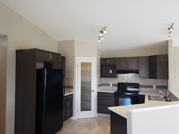 4th image of 8860B 96th Ave