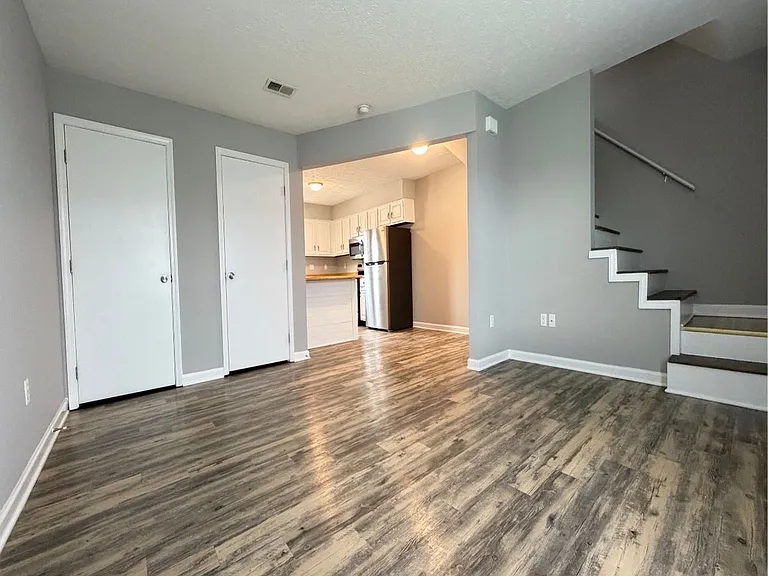 421 Garden City Dr — Photo 7