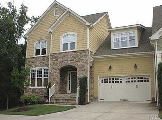 8 Grandwood Cir, Durham, NC 27712