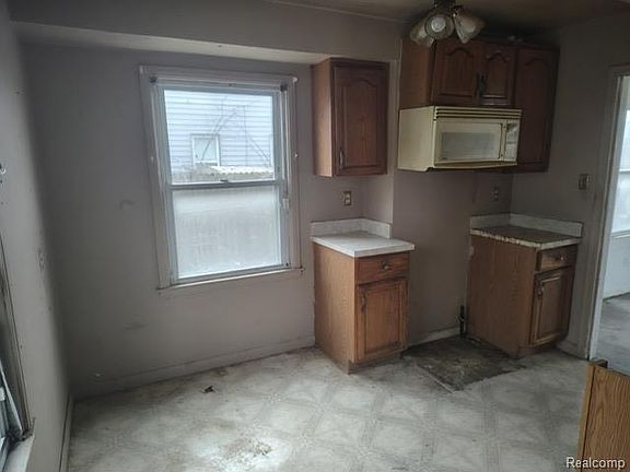 3rd image of 6299 Hunt St