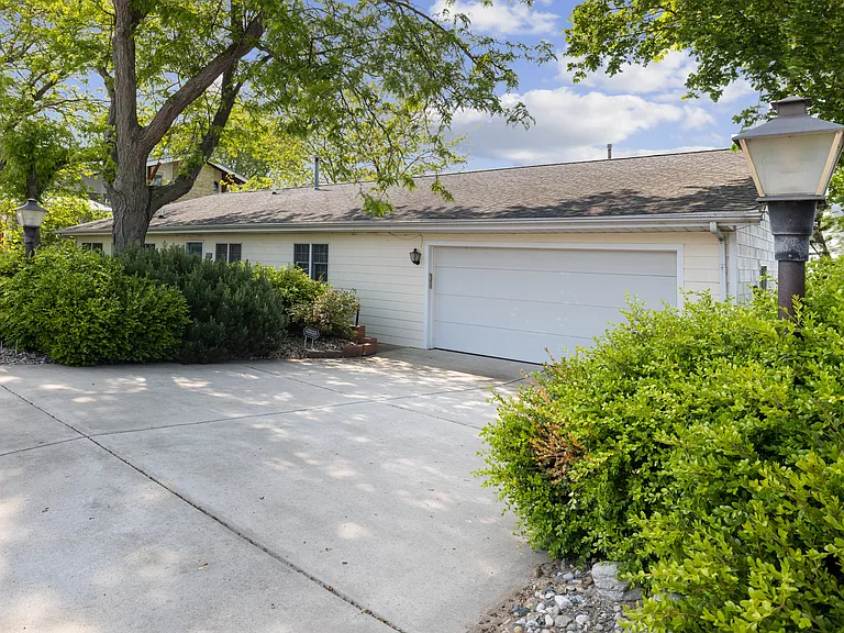 1414 Shore Dr — Photo 36