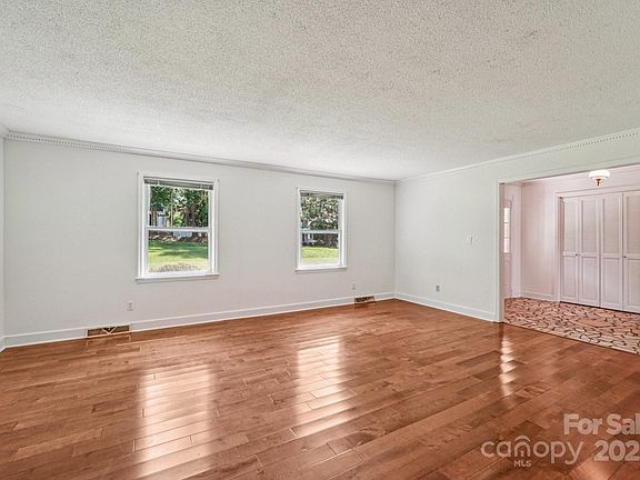 5th image of 3333 Tanglewood Dr