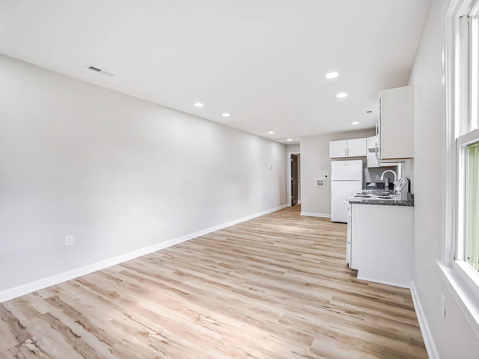 1 bed, 480 sqft, $1,009 — Photo 4