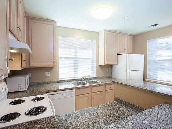 3rd image of 111 Acorn Ct