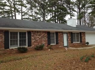 250 N Hampton Dr, Fayetteville, GA 30215