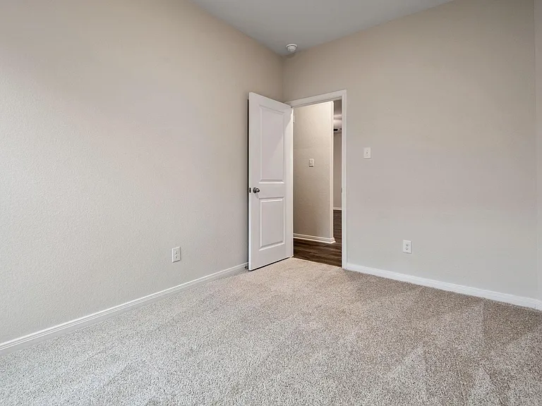 15862 Berry Hill Dr — Photo 15