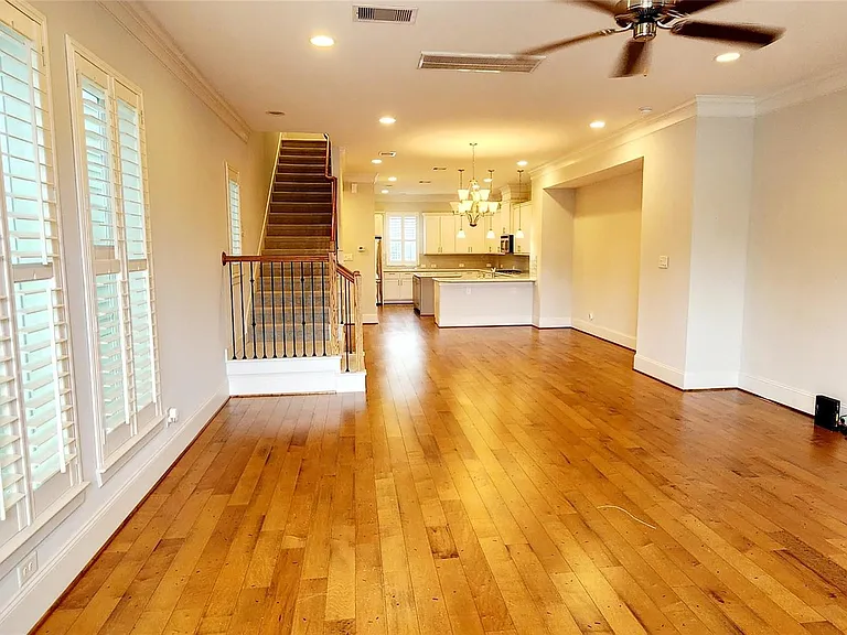 11 Rafters Row — Photo 18