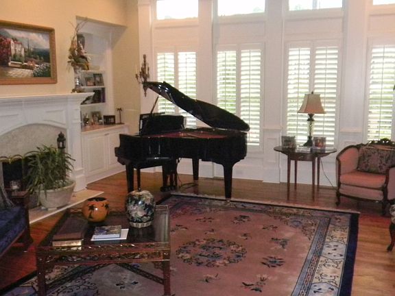 Living Room with fireplace