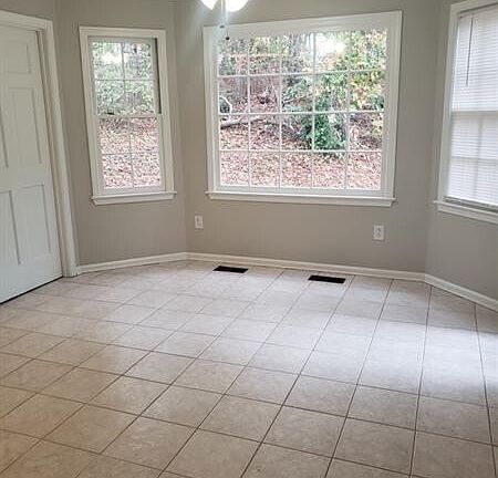 5th image of 61 Windsor Chase Dr