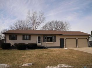 515 S Grant Ave, Madison, SD 57042