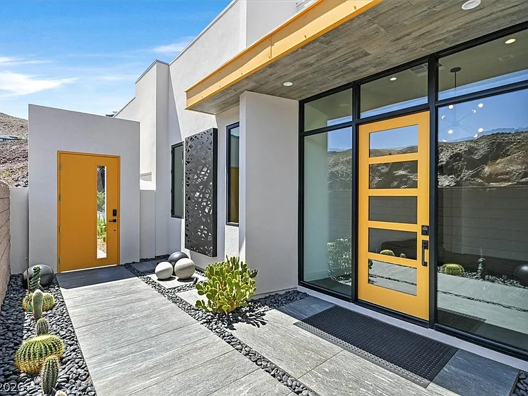 692 Scenic Cliff Dr — Photo 5