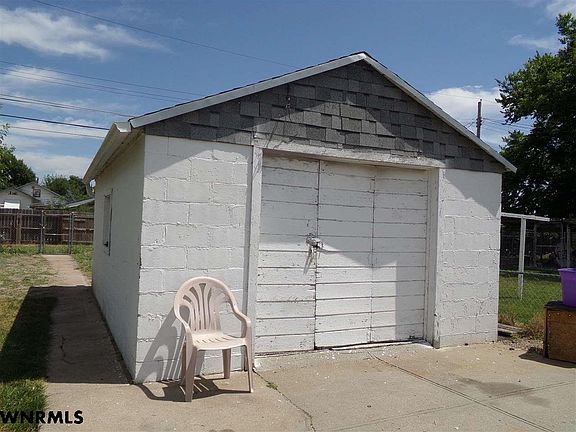 3rd image of 1109 10th Ave