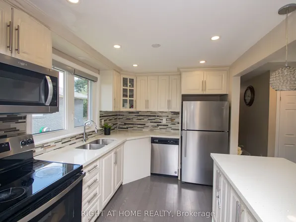 65 Bridgenorth Cres, Toronto, ON M9V 2M5