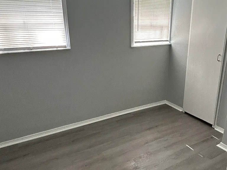 429 E Symmes St — Photo 5