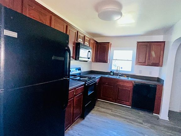 2nd image of 502 Weaver Cir