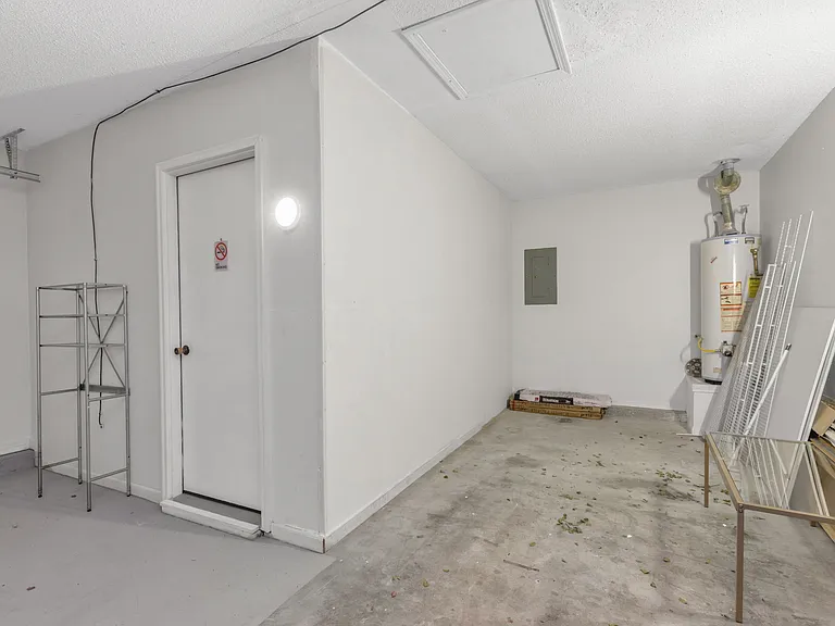 1708 Colonial Ct — Photo 13