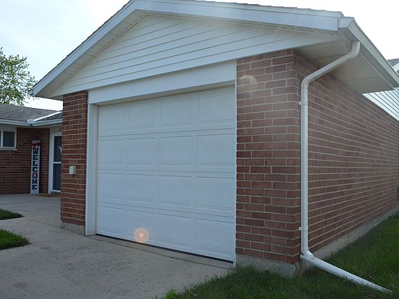5th image of 1628 Holly Pl