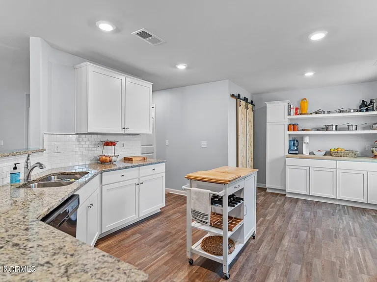 680 Aurora Pl — Photo 9