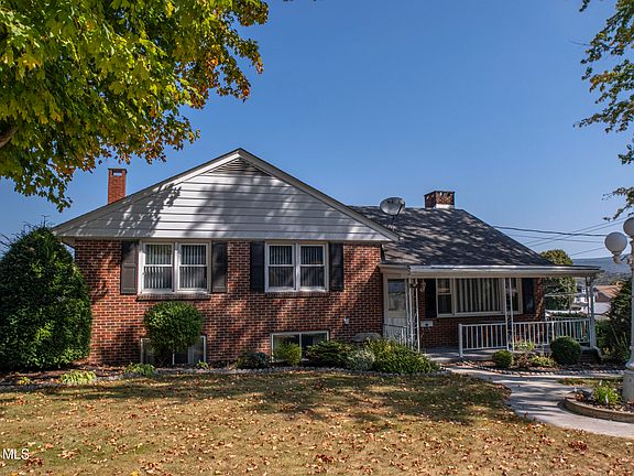 3rd image of 804 Sage Hill Dr