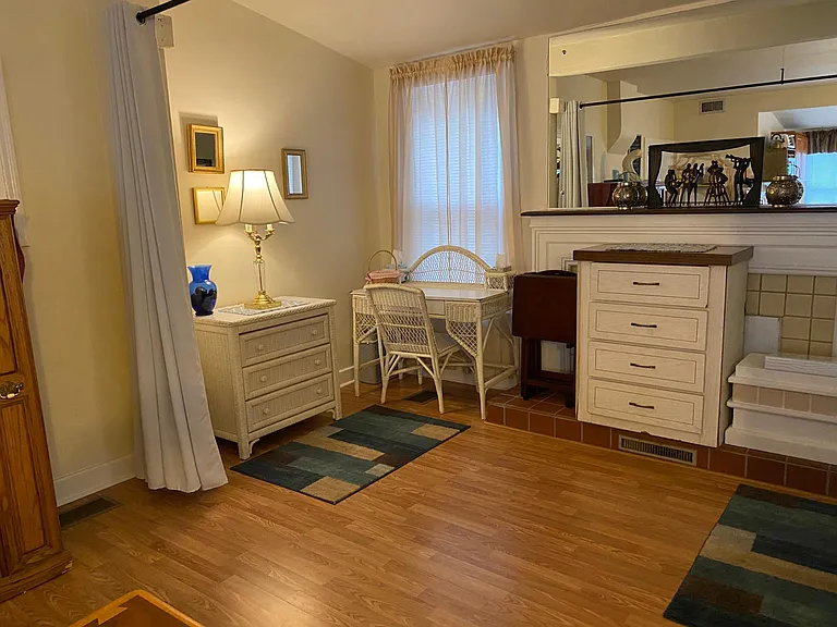 422A W New York Ave — Photo 5