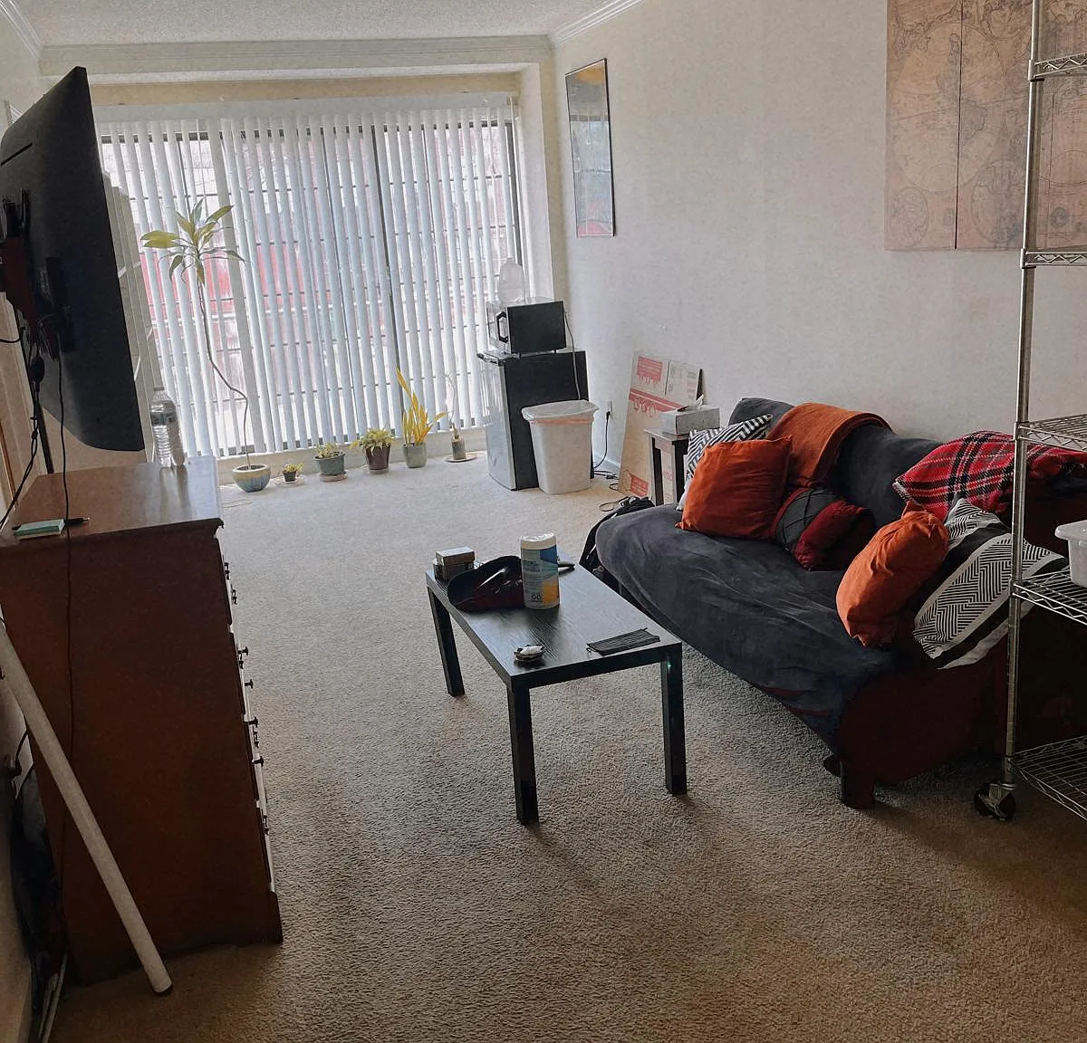 2 bed, 700 sqft, $900 — Photo 1