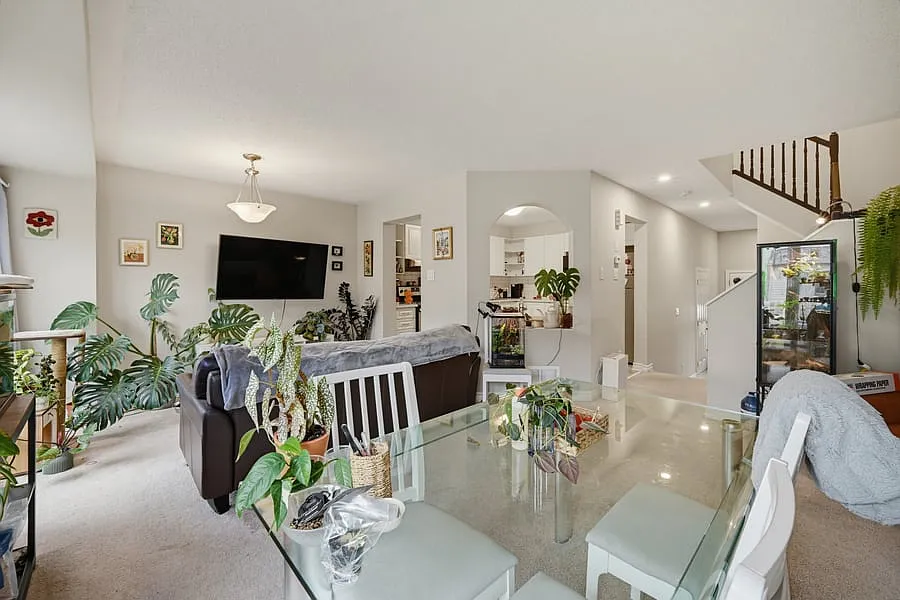 102 Nacarat Street — Photo 3