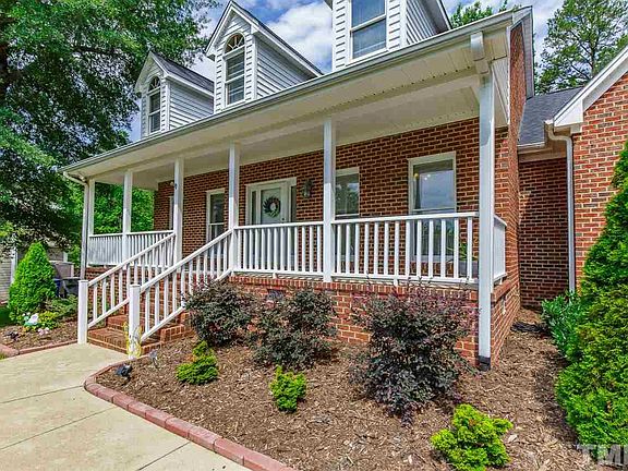 3rd image of 513 Brookview Dr
