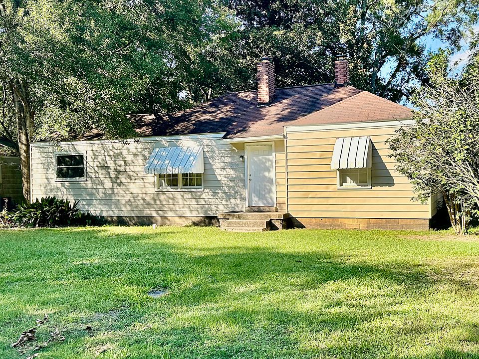 1st image of 2700 S Collins St